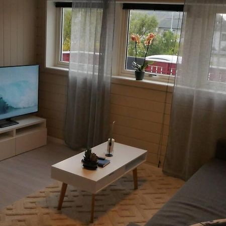 Nyrenovert Leilighet Med Gratis Parkering Leknes Dış mekan fotoğraf
