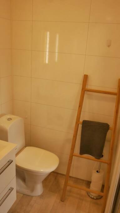 Nyrenovert Leilighet Med Gratis Parkering Leknes Dış mekan fotoğraf